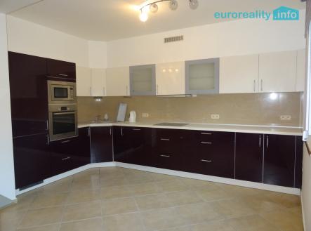 dsc02139.jpg | Pronájem - dům/vila, 330 m²