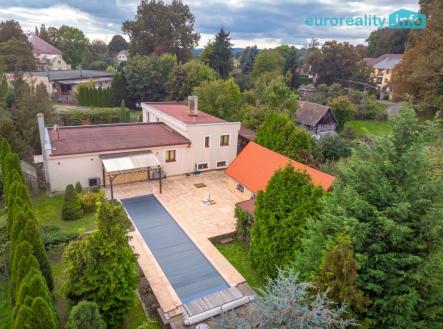 pohled na dům | Prodej - dům/vila, 196 m²