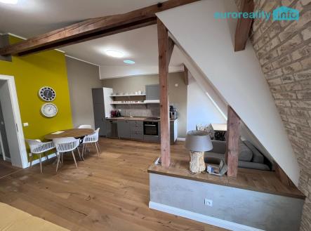 292fd420-a3f4-4aee-8a6d-050c26fe5a5d.jpg | Prodej bytu, 2+1, 156 m²