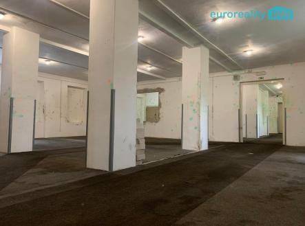 345947042-275577945223675-3536508989598811469-n.jpg | Pronájem - skladovací prostor, 700 m²