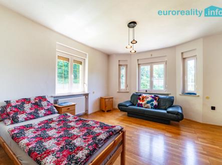 ddc327f0-3a37-41cd-ab5c-82e661938cad.jpg | Prodej - dům/vila, 210 m²