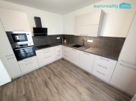 pxl-20251107-093040056.jpg | Pronájem bytu, 4+kk, 81 m²