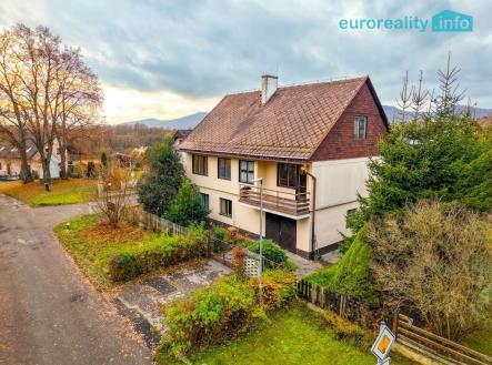 pohled na dům | Prodej - dům/vila, 250 m²