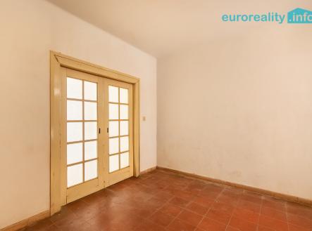 pokoj přízemí | Prodej - dům/vila, 218 m²