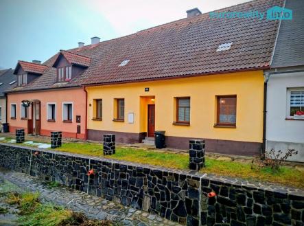 pohled na dům | Prodej - dům/vila, 150 m²