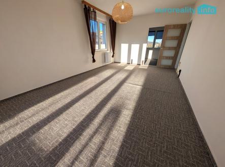 pxl-20251228-134344115.jpg | Pronájem bytu, 3+1, 71 m²