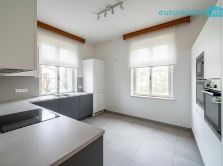 1763229683-dc0f621e-cb1d-48ba-8ba3-5b3e89466a77.png | Prodej - dům/vila, 267 m²