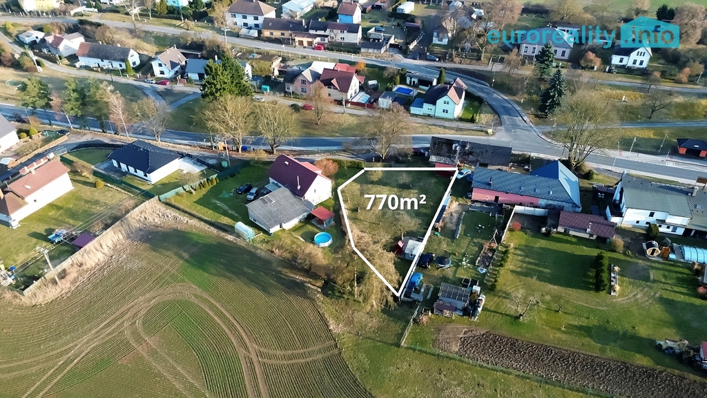 Letecký pohled na pozemek a okolí