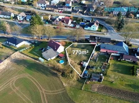 Letecký pohled na pozemek a okolí | Prodej - pozemek pro bydlení, 774 m²