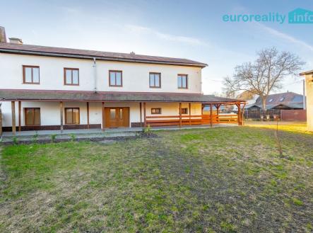 pohled ze zahrady | Prodej - dům/vila, 272 m²