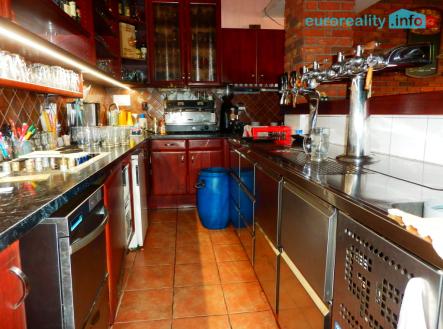 402.jpg | Pronájem - restaurace, 322 m²