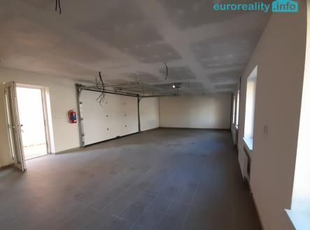 20221025-115519-1-1.jpg | Pronájem - obchodní prostor, 58 m²