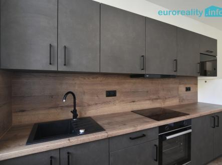 Kuchyňská linka | Pronájem bytu, 1+1, 62 m²
