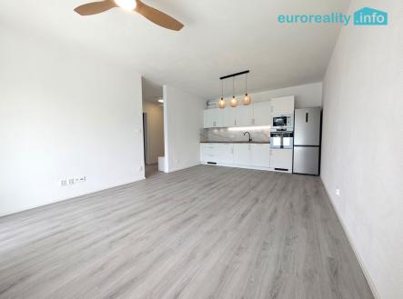 pxl-20260514-121659102.raw-01.jpg | Pronájem bytu, 2+kk, 70 m²