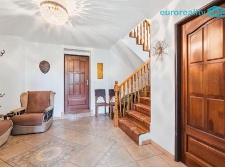 vstupní hala přízemí | Prodej - dům/vila, 190 m²