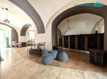 pxl-20260619-114201742.jpg | Pronájem - restaurace, 40 m²