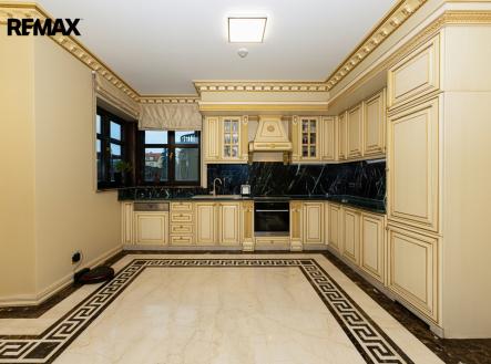 9.jpg | Pronájem - dům/vila, 450 m²