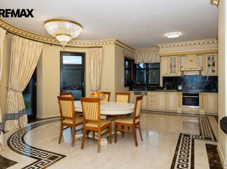 8.jpg | Pronájem - dům/vila, 450 m²