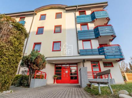 vchod | Prodej bytu, 2+kk, 56 m²