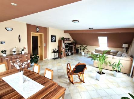 2.jpg | Prodej - nájemní dům, 425 m²