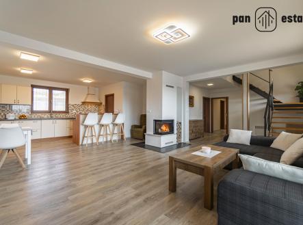 obývák s kuchyňským koutem | Prodej - dům/vila, 236 m²