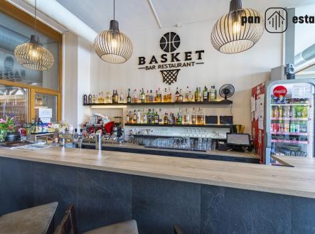 zázemí moderního baru | Prodej - restaurace, 659 m²