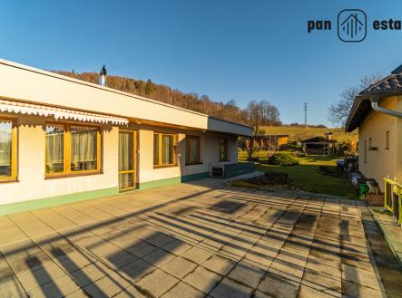 Terasa propojena se zahradou a obývací částí | Prodej - jiné, 200 m²