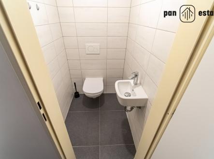 WC | Prodej - obchodní prostor, 63 m²