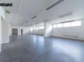 Pronájem - obchodní prostor, 330 m²
