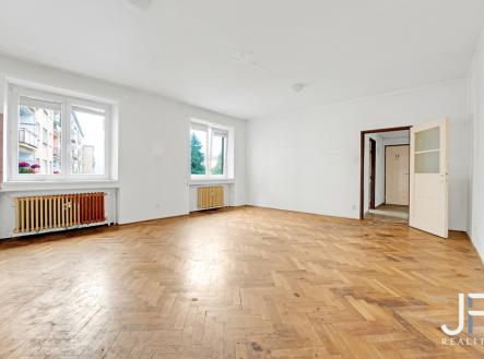 Byt před rekonstrukcí má 65 m2 | Prodej bytu, 1+1, 71 m²