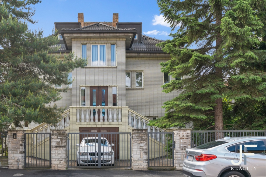 Kanceláře ve funkcionalistické vile