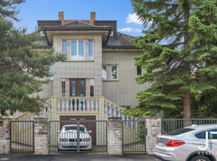 Kanceláře ve funkcionalistické vile | Pronájem - kanceláře, 119 m²