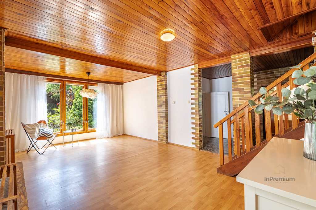 p1056936-hdr.jpg