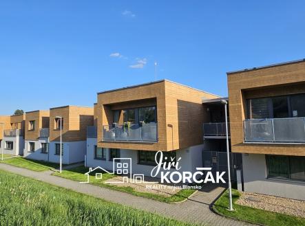 Exteriér Slavkov Kaunicův dvůr 1 | Pronájem bytu, 2+kk, 69 m²