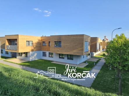 Exteriér Slavkov Kaunicův dvůr 2 | Pronájem bytu, 2+kk, 69 m²