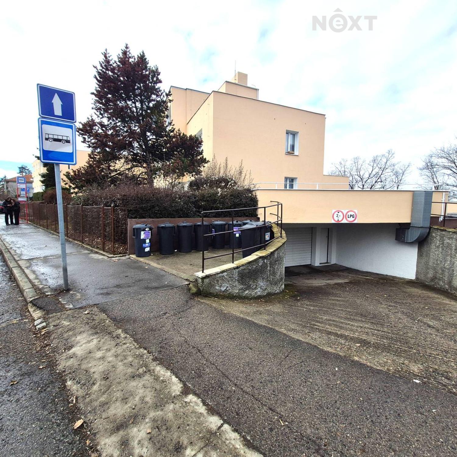 Pronájem ostatní Garážové stání, 16㎡