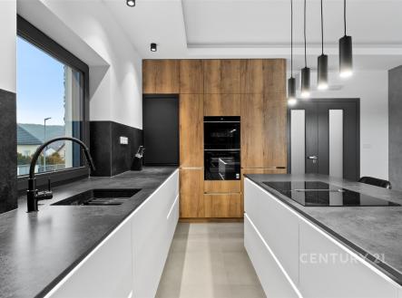 . | Prodej - dům/vila, 300 m²