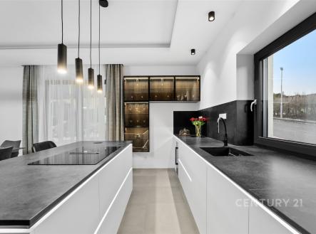 . | Prodej - dům/vila, 300 m²