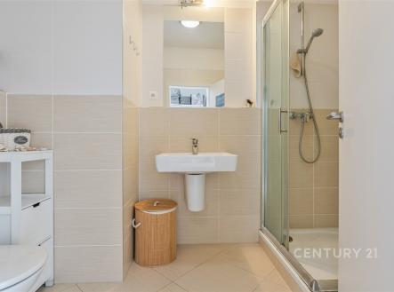 . | Pronájem bytu, 1+kk, 3 467 m²