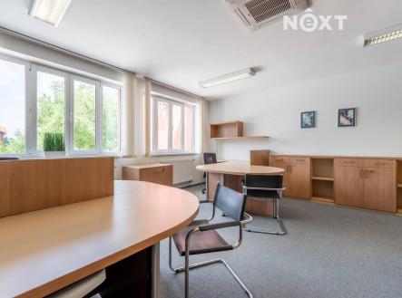 Pronájem - kanceláře, 94 m²