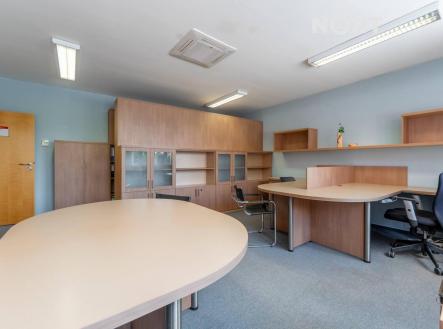 Pronájem - kanceláře, 94 m²