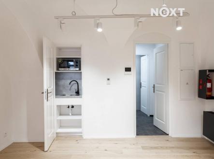 Pronájem - komerční objekt, obchodní centrum, 251 m²