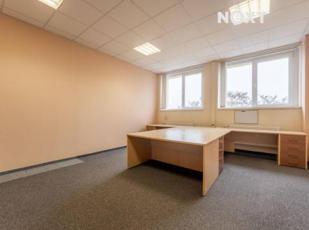 Pronájem - kanceláře, 251 m²