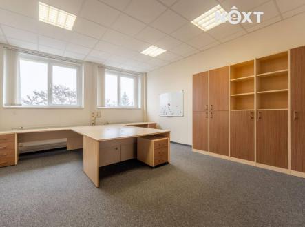 Pronájem - kanceláře, 251 m²
