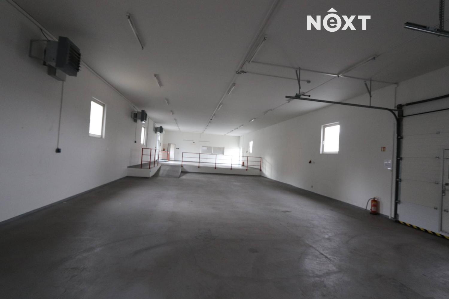 Pronájem komerční Obchodní prostory, 441㎡