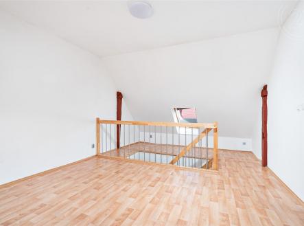 . | Prodej - nájemní dům, 398 m²