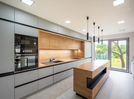 . | Prodej - dům/vila, 106 m²