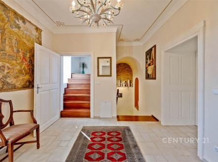 . | Prodej - dům/vila, 465 m²