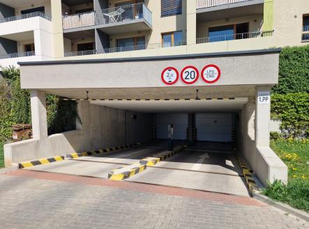 . | Pronájem - malý objekt/garáž