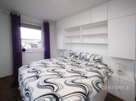 . | Pronájem bytu, 4+kk, 82 m²